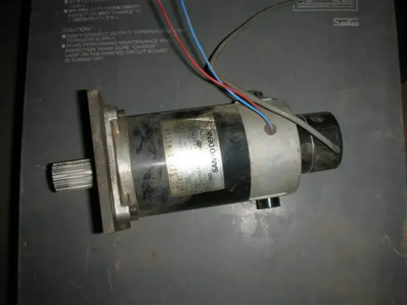 SANYO DENKI GELIJKSTROOM-SERVOMOTOR M318T-031