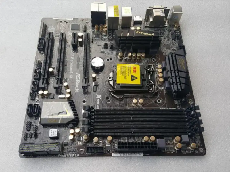 ASROCK Z77 Extreme4-M Intel LGA 1155 DDR3 Z77 MATX moederbord