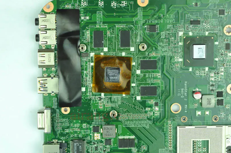 Toshiba A000079330 motherboard