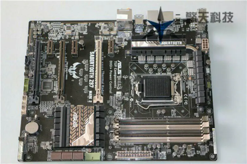 Asus SABERTOOTHZ97 moederbord