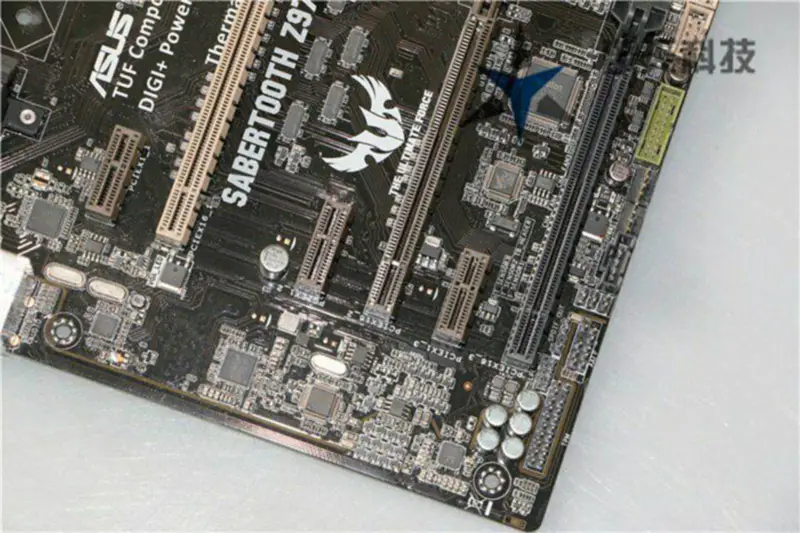 Asus SABERTOOTHZ97 moederbord