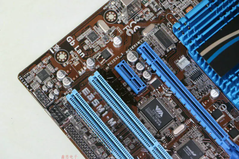 Asus E35M1-M moederbord