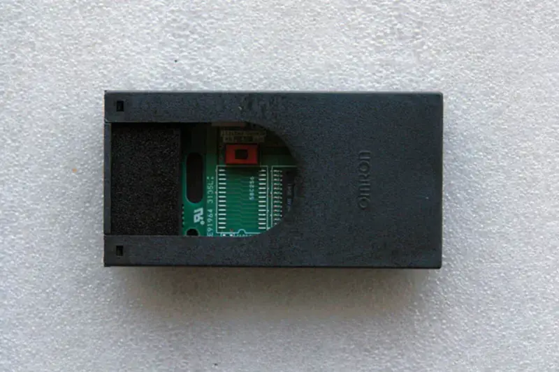 Omron C200HS-ME16K PLC-module