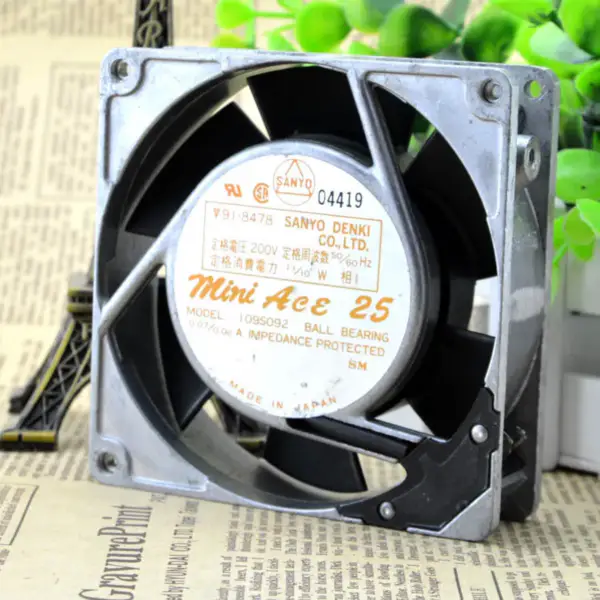 Sanyo 109S092 200V 11/10W 0.07/0.06A 90*90*25MM ventilator