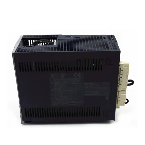 Mitsubishi Melservo 2KW AC cnc servomotor en aandrijving MR J3 serie MR-J3-200B