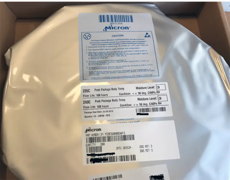 een asynchrone data-interface IC Chip 2G PARALLEL 48TSOP 256M x 8 NAND Flash-apparaten MT29F2G08ABAEAWPE