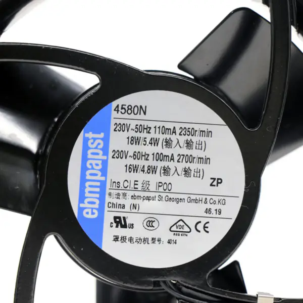 119 x 119 x 38mm 230 V AC luchtstroom 123m3 / h 2350 rpm 4580N Mouwlager ebm papst koelventilator