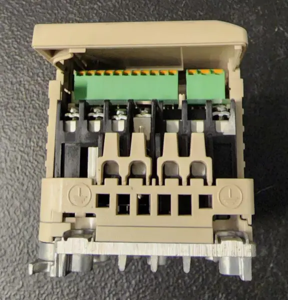 Yaskawa CIMR-VCBA0002BAA-omvormer