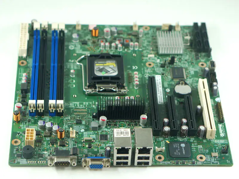 Intel S1200BTS moederbord