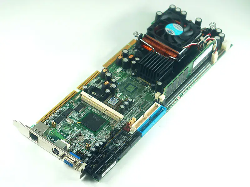 ibase IB820H moederbord