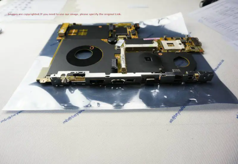 Asus F8V moederbord