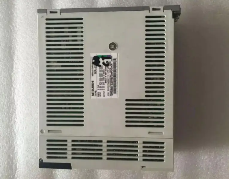 Mitsubishi MR-J2-100CT MRJ2100CT servoaandrijving