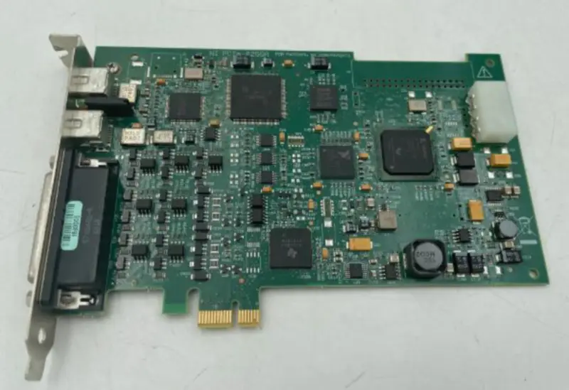 NI PCIe-8255R DAQ-kaart met 1394B-interface