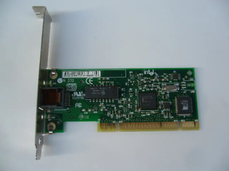 Intel PILA8460MBLK20 100M netwerkkaart met één poort