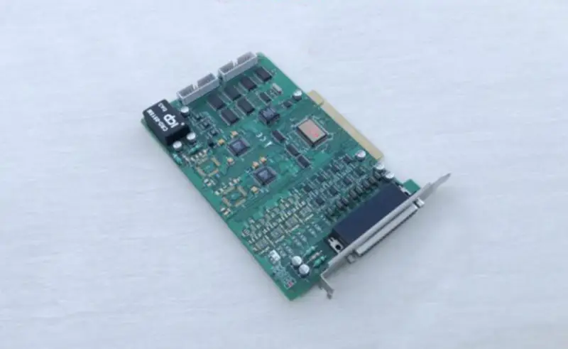 ICP DAS PIO-DA8 Universele PCI Bus 14-bit 8-kanaals analoge uitgangskaart