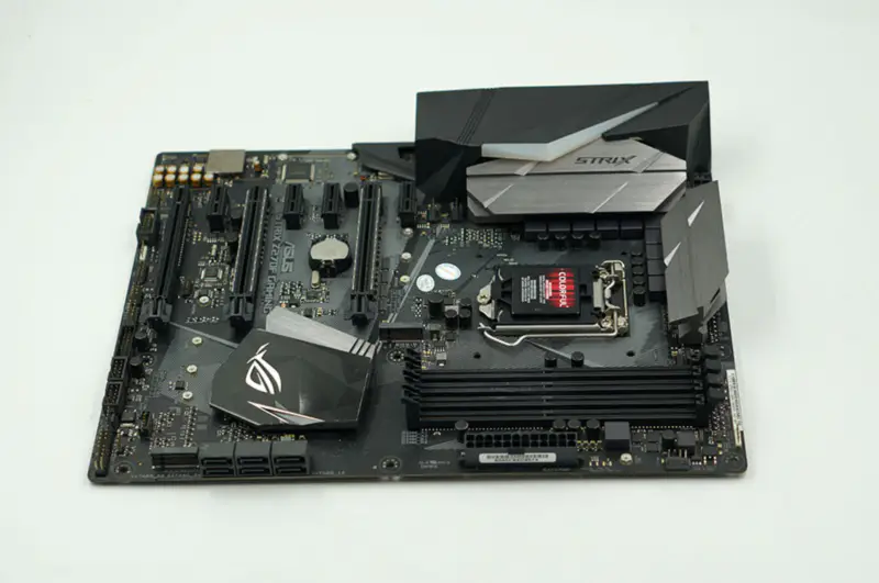Asus ROG STRIX Z270F GAMING Desktop Moederbord